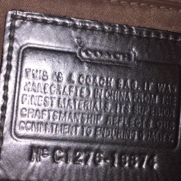 I’m selling this real coach bag - Picture 2 of 3